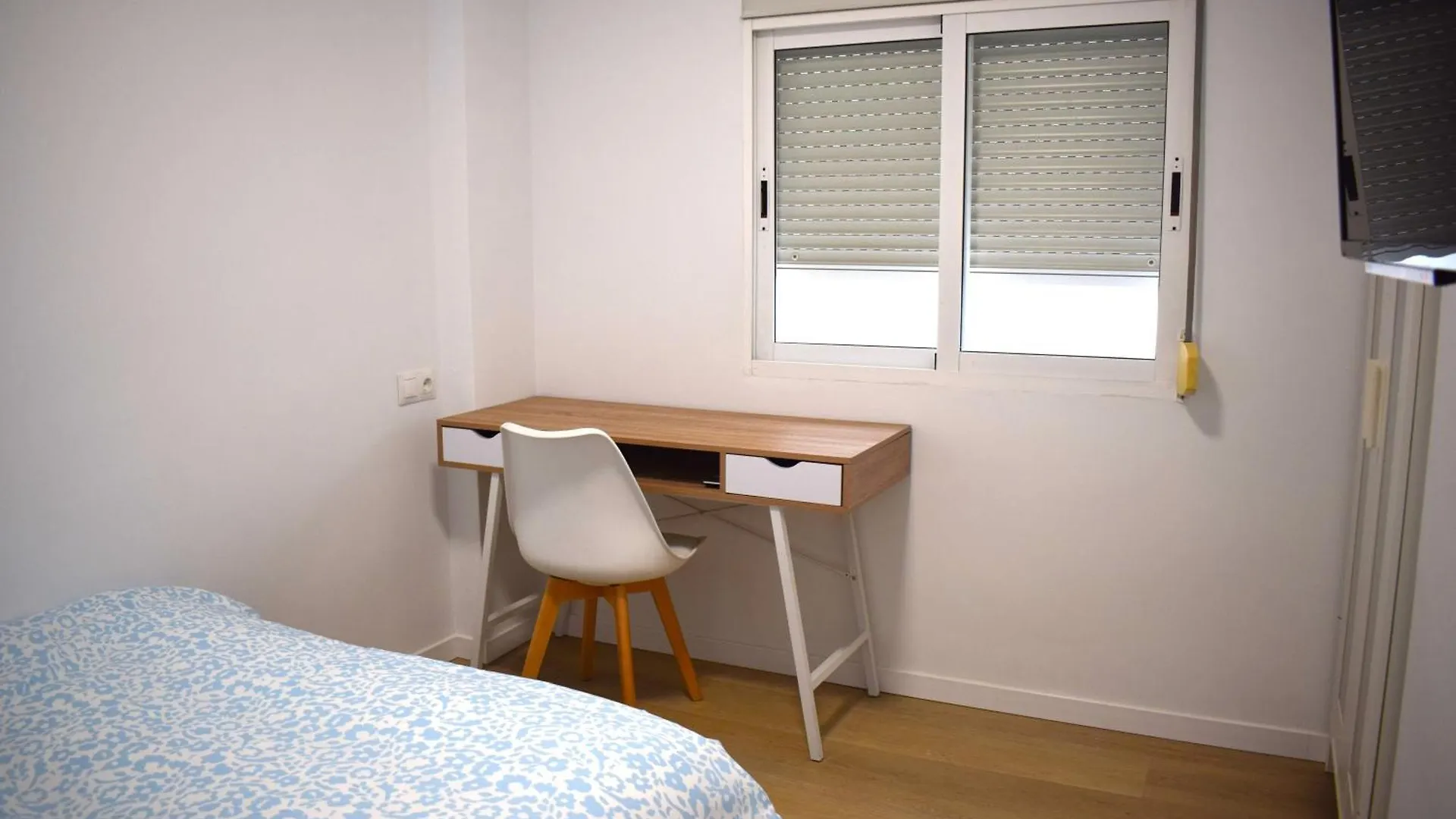 Homestay Habitacion Buena, Bonita Y Barata Malaga